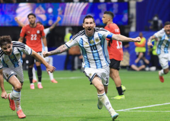 Mondial 2026 : menée par deux buts et bousculée, l’Argentine de Messi renverse l’Égypte (3-2) pour se qualifier aux quarts de finale