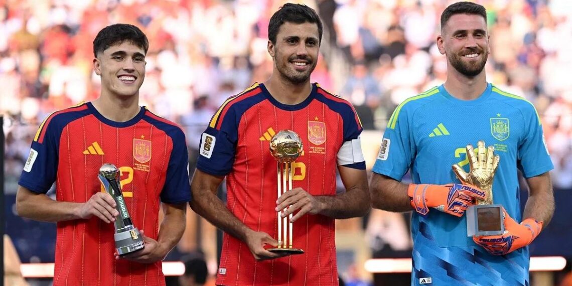 Trois joueurs de l'Espagne distingués