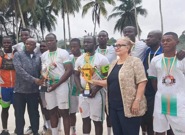 Les vainqueurs des olympiades de la légion de gendarmerie mobile de San Pedro ont reçu des trophées de la marraine