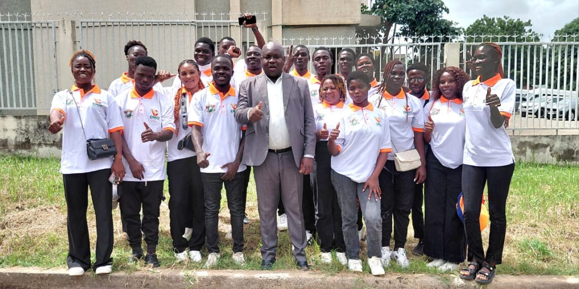 Les jeunes de Bouaké et le Délégué CNJ régional