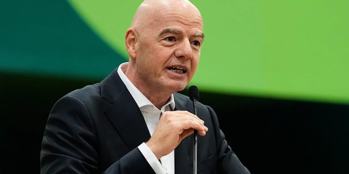 Football : les grandes confédérations envisagent de destituer Infantino