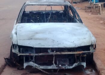 San Pedro/ Un taxi communal ravagé par les flammes au quartier Soleil