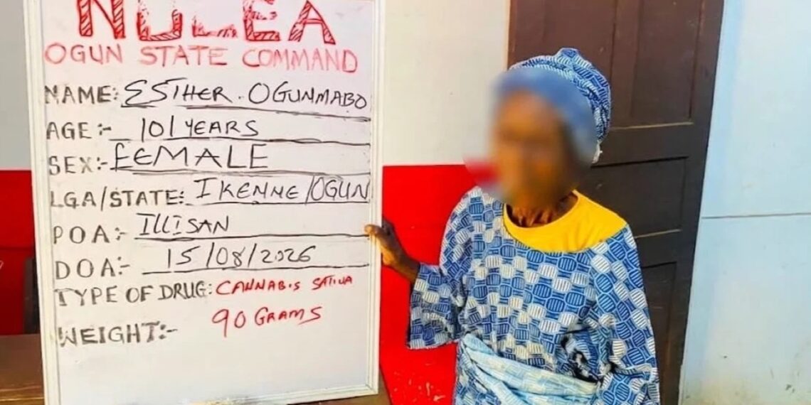 Nigeria : une arrière-grand-mère de 101 ans interpellée pour trafic présumé de cannabis