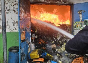 Man : Un entrepôt ravagé par un énorme incendie au quartier Commerce, pas de bilan pour le moment