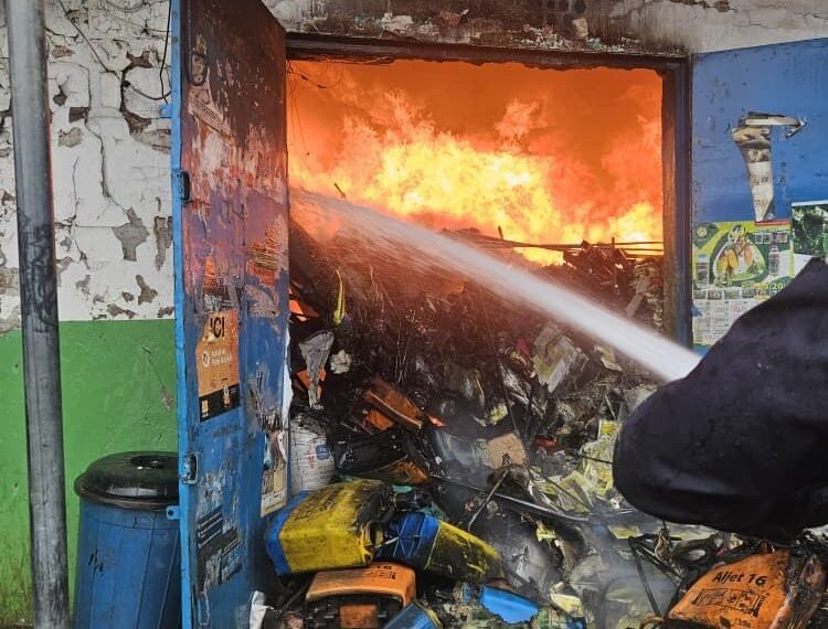 Man : Un entrepôt ravagé par un énorme incendie au quartier Commerce, pas de bilan pour le moment