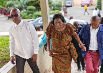 Décès de Djédjé Mady : Simone Gbagbo se recueille auprès de la famille du défunt