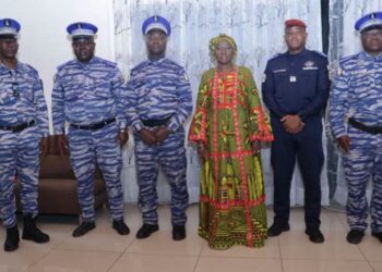 Kandia Camara et les gendarmes de Gbon