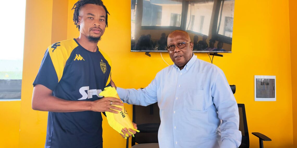 Me Roger Ouégnin et le nouveau capitaine de l'Asec