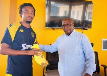 Me Roger Ouégnin et le nouveau capitaine de l'Asec