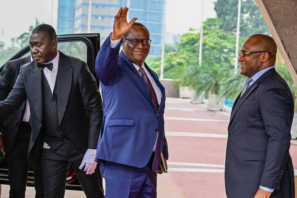 Téné Birahima Ouattara et son aîné Alassane Ouattara lors d'une cérémonie solennelle du RHDP