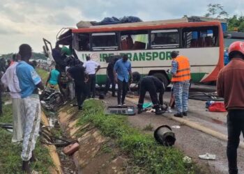 Axe Akoupé–Adzopé : un car de Transport percute un camion et fait une quinzaine de victimes