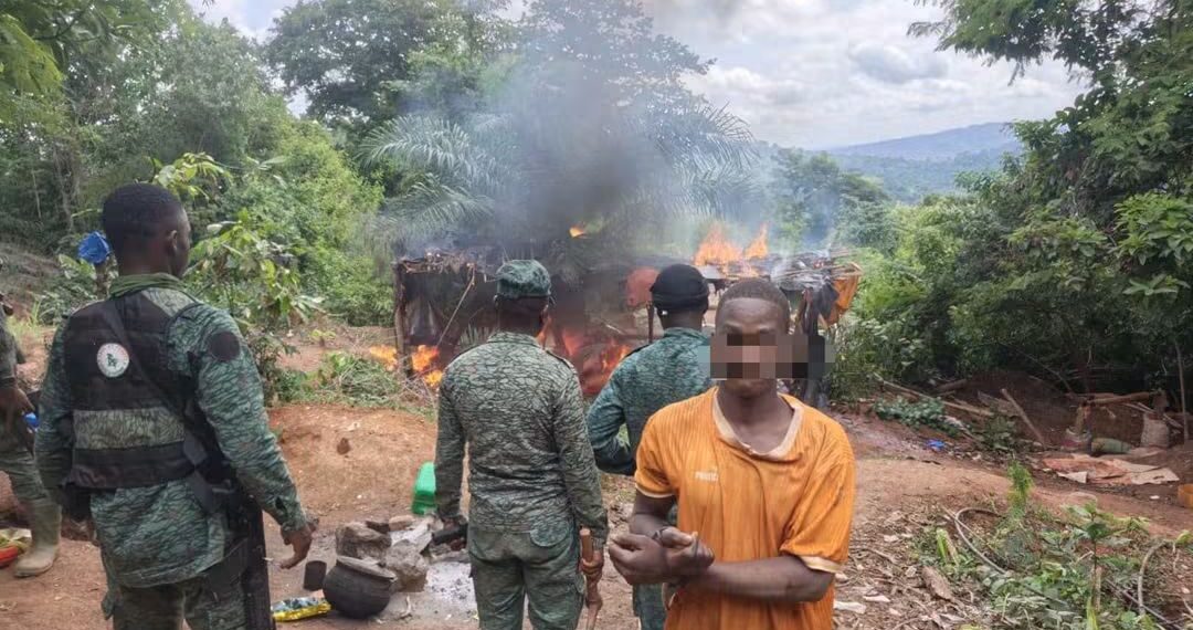 Orpaillage illégal : un interpellé, 8 motopompes et 10 abris détruits à Kossou