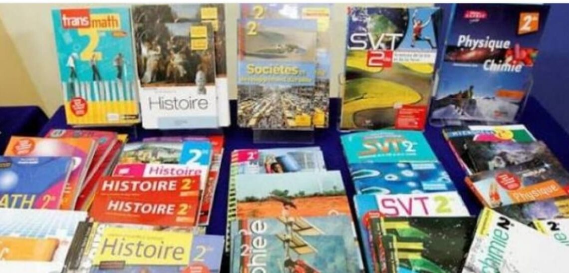 Manuels scolaires : le gouvernement impose une liste nationale pour l’année 2026-2027