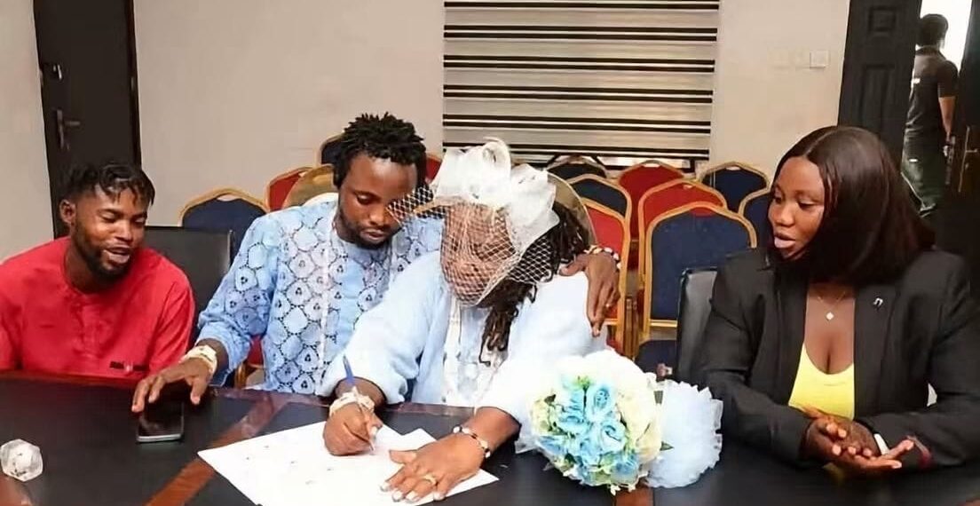 Insolite : Une grand-mère de 70 ans et un jeune homme de 20 ans se marient au Nigeria