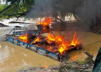 San Pedro : cinq dragues détruites et du matériel saisi lors d’une opération contre l’orpaillage illégal