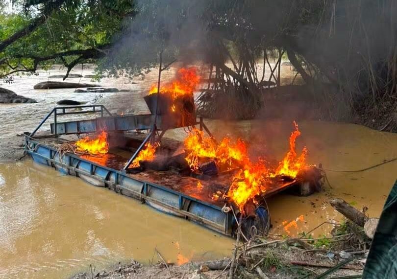 San Pedro : cinq dragues détruites et du matériel saisi lors d’une opération contre l’orpaillage illégal
