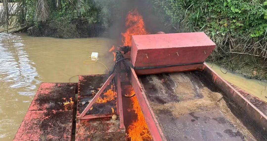 Orpaillage illégal : la BSSI détruit 15 dragues et 37 abris sur le fleuve Sassandra