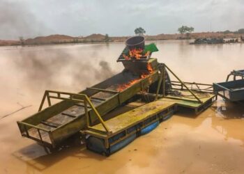 Orpaillage illégal en Côte d’Ivoire : dix dragues détruites sur le fleuve Bagoué