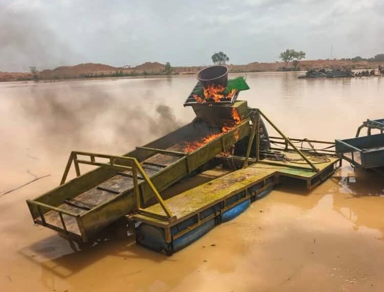 Orpaillage illégal en Côte d’Ivoire : dix dragues détruites sur le fleuve Bagoué