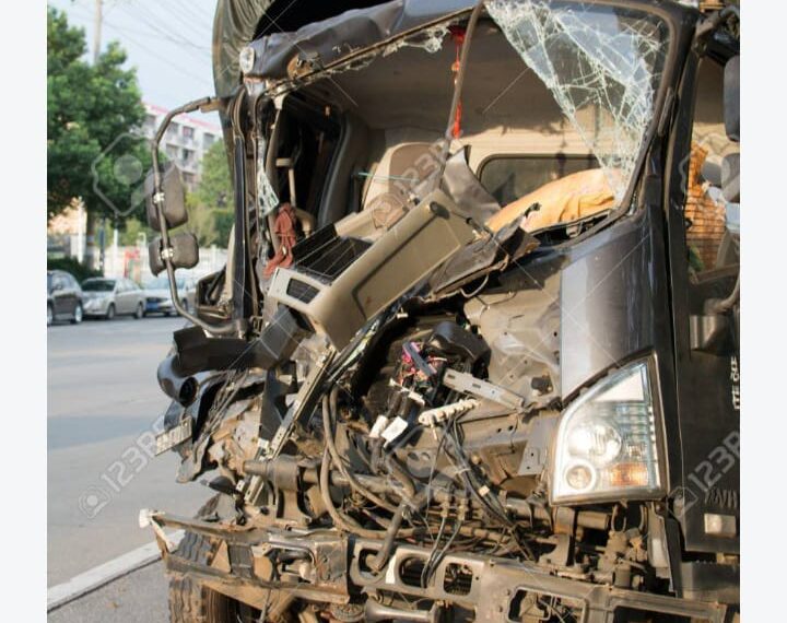 Axe Daloa-Issia: endormi au volant, le chauffeur d&rsquo;un gros camion termine sa course dans le village de Bla