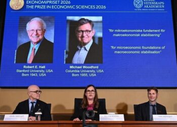 Prix Nobel d’économie 2026 : Michael Woodford et RobertHall récompensés pour leurs modèles de stabilisation économiqueÉcriture